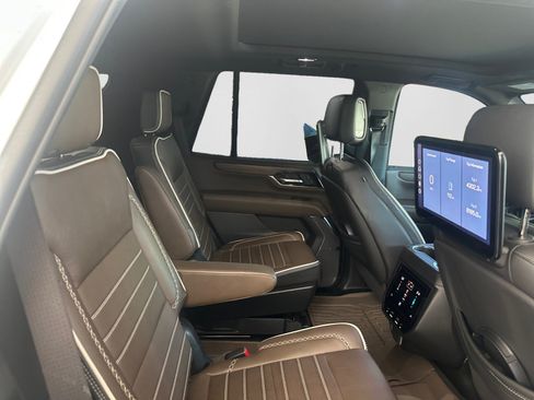 Used 2025 GMC Yukon Denali Ultimate w/ LPO, Illumination Package AWD/4WD image 17