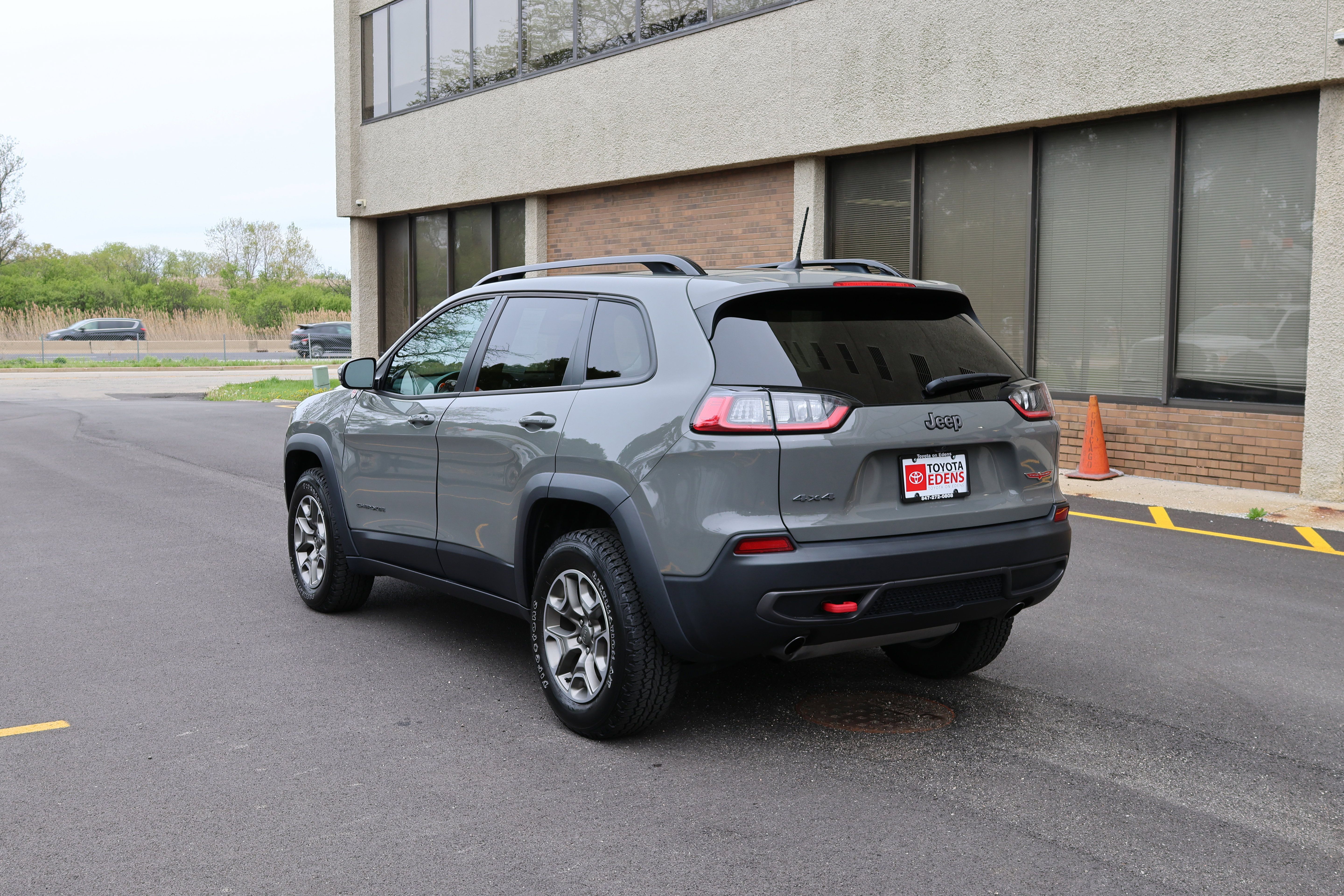Used 2022 Jeep Cherokee Trailhawk AWD/4WD image 34
