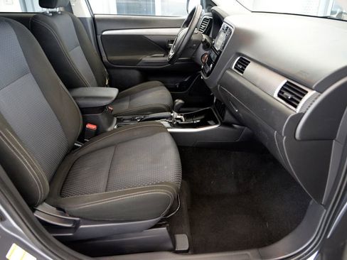 Used 2017 Mitsubishi Outlander ES FWD image 30