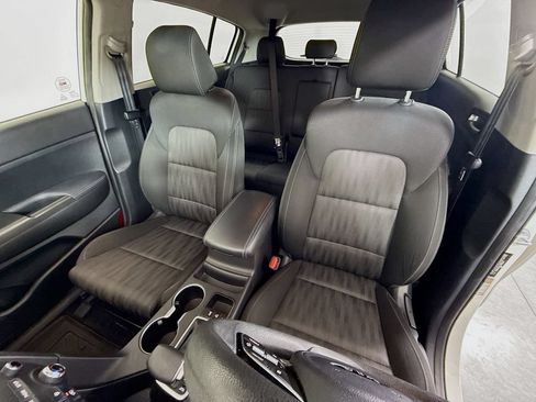 Used 2020 Kia Sportage LX AWD/4WD image 11