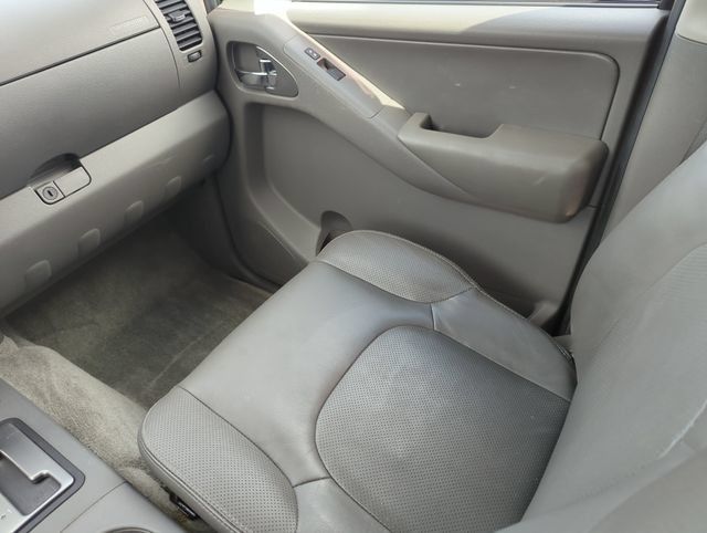 Used 2012 Nissan Frontier SL w/ Moonroof Pkg AWD/4WD image 27