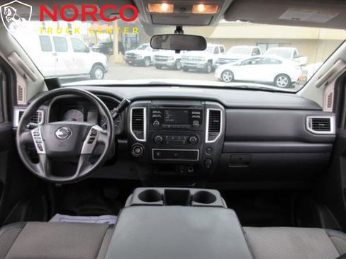 Used 2017 Nissan Titan S image 16