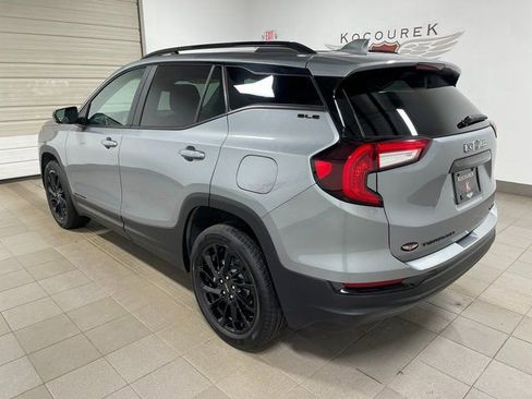 Used 2024 GMC Terrain SLE w/ Driver Convenience Package image 4