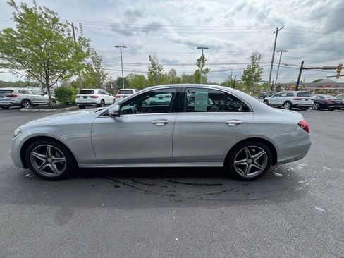 Used 2017 Mercedes-Benz E 300 4MATIC image 4