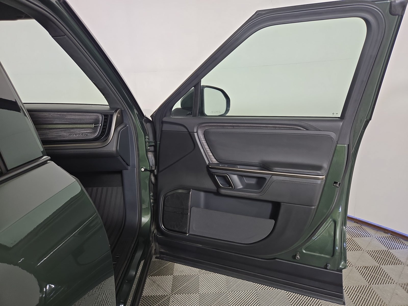 Used 2022 Rivian R1T Adventure AWD/4WD image 18