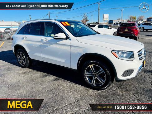 Used 2018 Mercedes-Benz GLC 300 4MATIC w/ Premium Package image 7