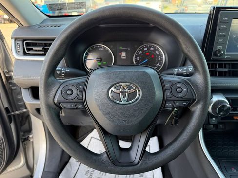 Used 2020 Toyota RAV4 LE AWD/4WD image 14