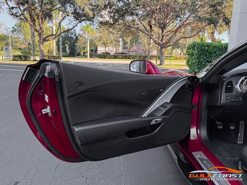 Used 2015 Chevrolet Corvette Z06 w/ 3LZ Preferred Equipment Group image 28