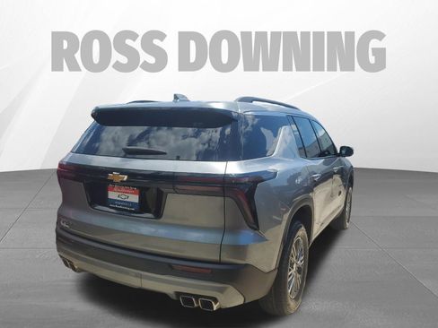 Used 2025 Chevrolet Traverse LT FWD image 16