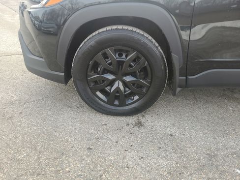 Used 2023 Toyota Corolla Cross L image 10