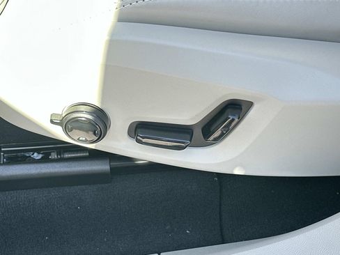 New 2026 Volvo XC60 B5 Ultra w/ Climate Package image 14