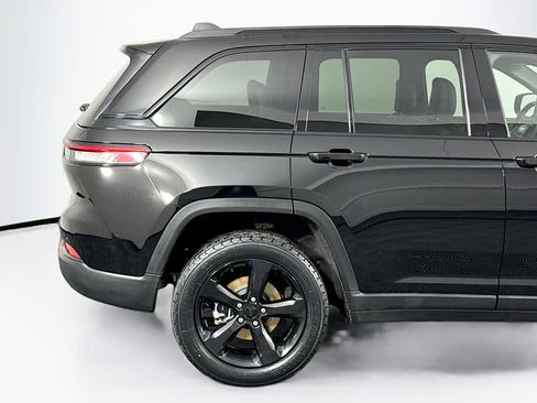 Used 2023 Jeep Grand Cherokee Altitude image 46