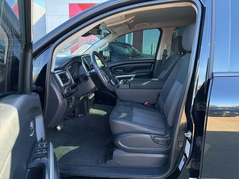 Used 2021 Nissan Titan SV image 12