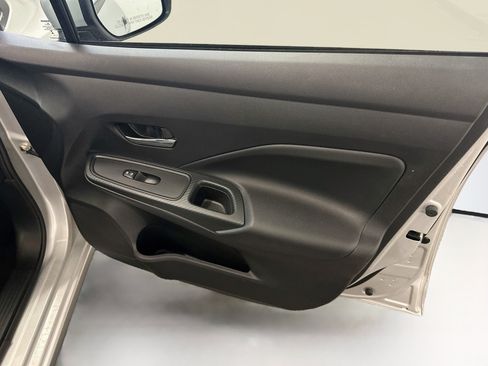 Used 2025 Nissan Versa SV FWD image 32
