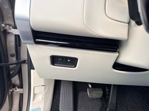 New 2026 Land Rover Range Rover SE image 33