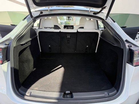 Used 2024 Tesla Model Y 2WD image 16