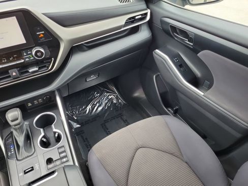 Used 2023 Toyota Highlander LE image 15