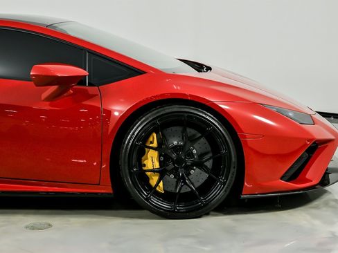 Used 2021 Lamborghini Huracan EVO image 16
