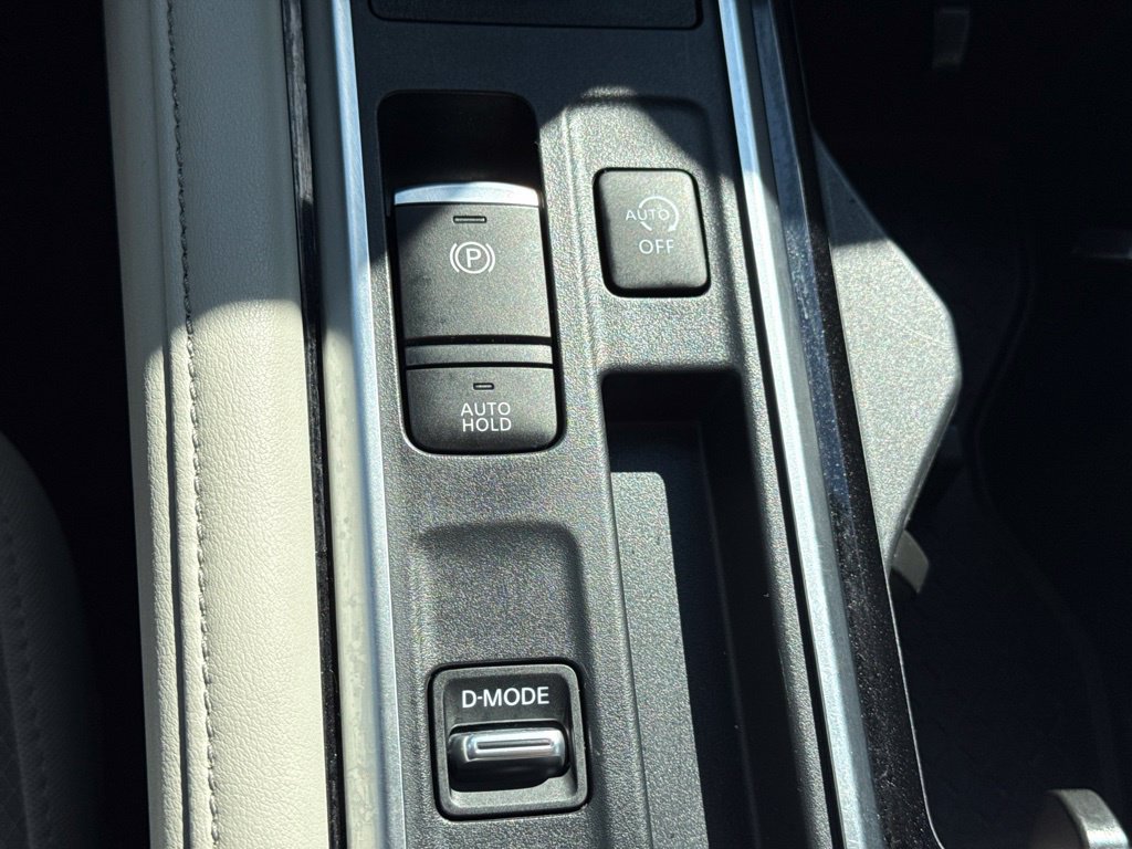 Certified 2024 Nissan Pathfinder SV w/ SV Premium Package FWD image 23