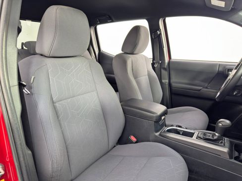 Used 2019 Toyota Tacoma TRD Sport w/ Technology Package image 32