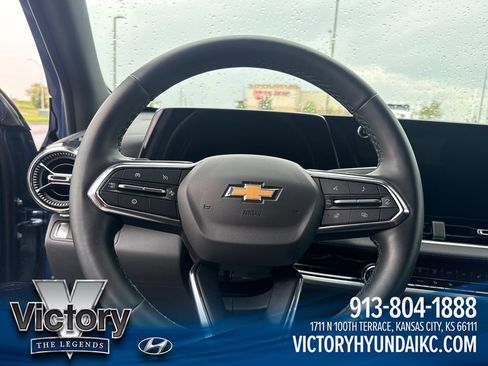 Used 2026 Chevrolet Equinox LT AWD/4WD image 16