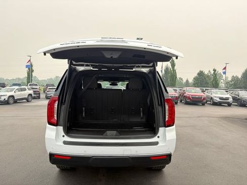 Used 2024 GMC Yukon SLT AWD/4WD image 17