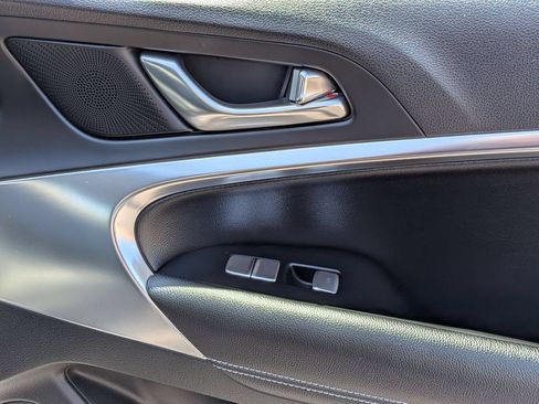 Used 2025 Genesis G70 2.5T RWD image 33