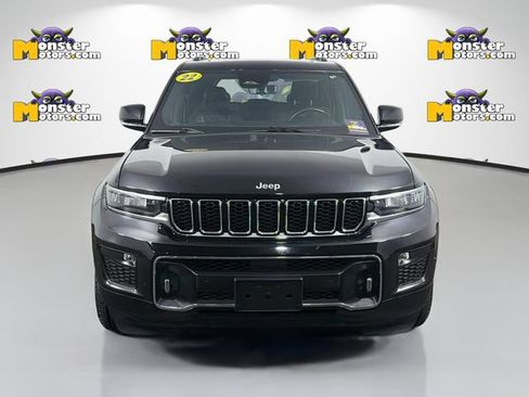 Used 2022 Jeep Grand Cherokee Overland w/ Luxury Tech Group IV AWD/4WD image 2