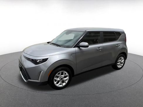 Used 2025 Kia Soul LX w/ LX Technology Package image 11