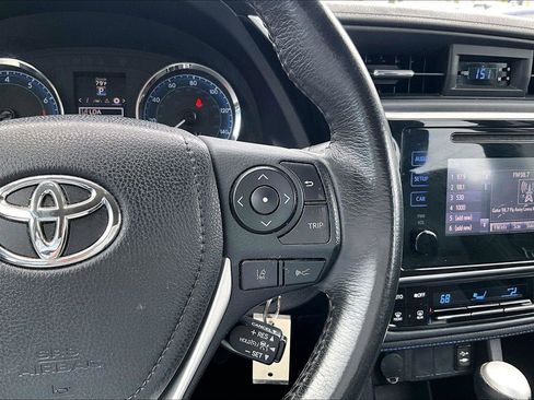 Used 2018 Toyota Corolla SE w/ Body Protection Package FWD image 11