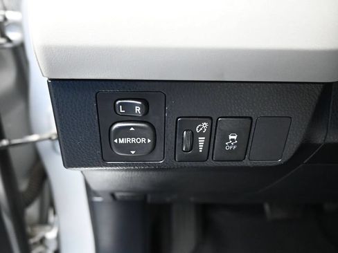 Used 2013 Toyota RAV4 LE FWD image 10
