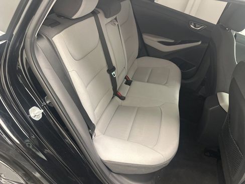 Used 2022 Hyundai Ioniq SE image 11