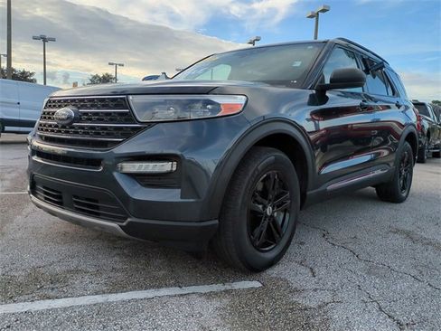 Used 2022 Ford Explorer XLT w/ Equipment Group 202A image 8