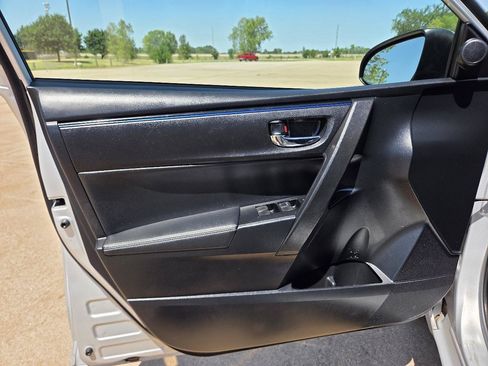 Used 2019 Toyota Corolla SE FWD image 12