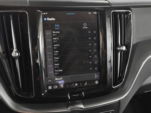 Used 2023 Volvo XC60 B5 Core image 34