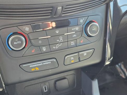 Used 2017 Ford Escape SE w/ Equipment Group 201A AWD/4WD image 14