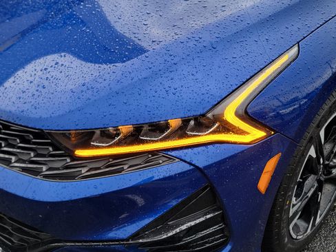 Used 2023 Kia K5 GT-Line image 11