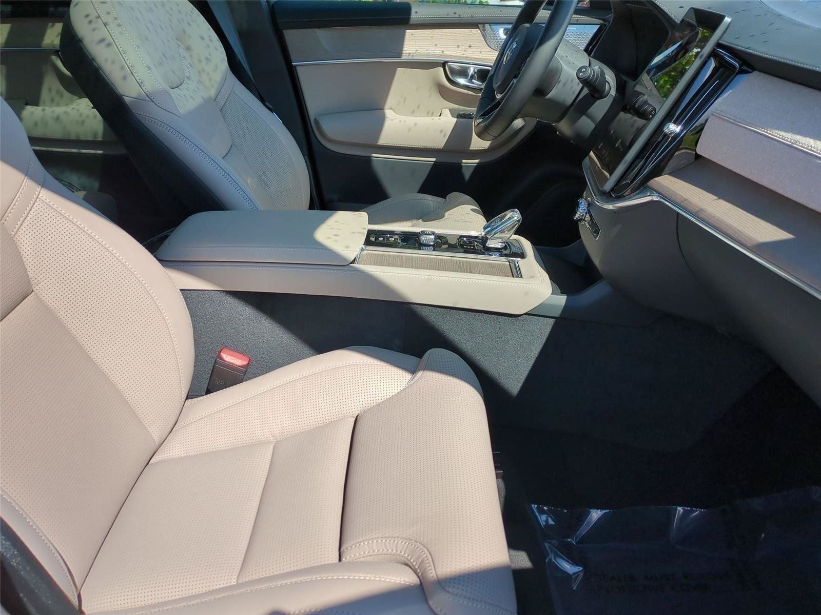 New 2026 Volvo XC90 B5 Ultra w/ Protection Package Premier AWD/4WD image 21