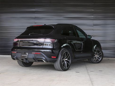 Used 2025 Porsche Macan image 7