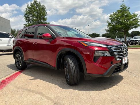 Used 2025 Nissan Rogue SV AWD/4WD image 4