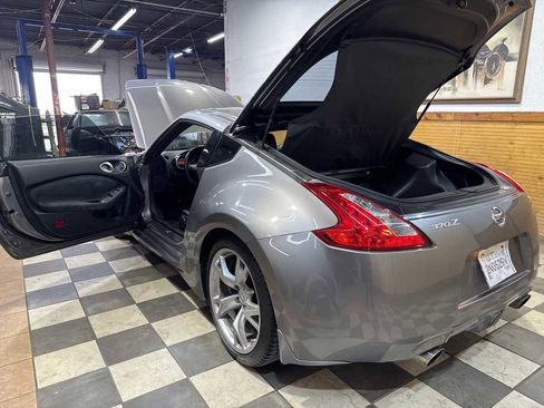 Used 2009 Nissan 370Z Touring w/ Sport Pkg RWD image 12