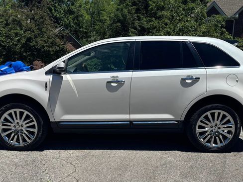 Used 2013 Lincoln MKX AWD image 3