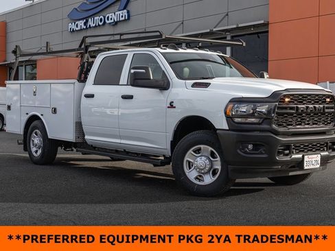 Used 2024 RAM 3500 4x4 Crew Cab image 2