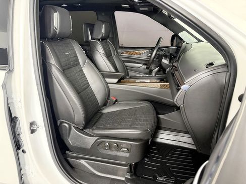 Used 2022 Cadillac Escalade Sport Platinum w/ Heavy-Duty Trailer Package AWD/4WD image 66