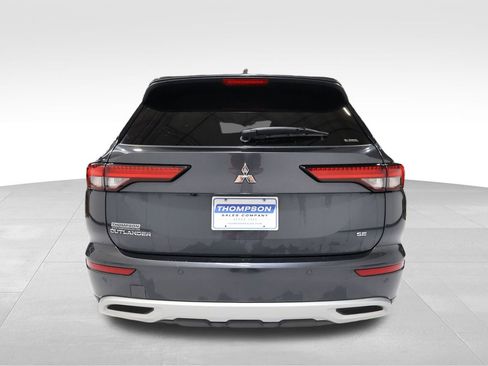 Used 2024 Mitsubishi Outlander SE image 3