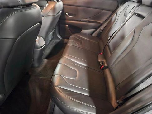 Used 2022 Hyundai Elantra Limited image 18