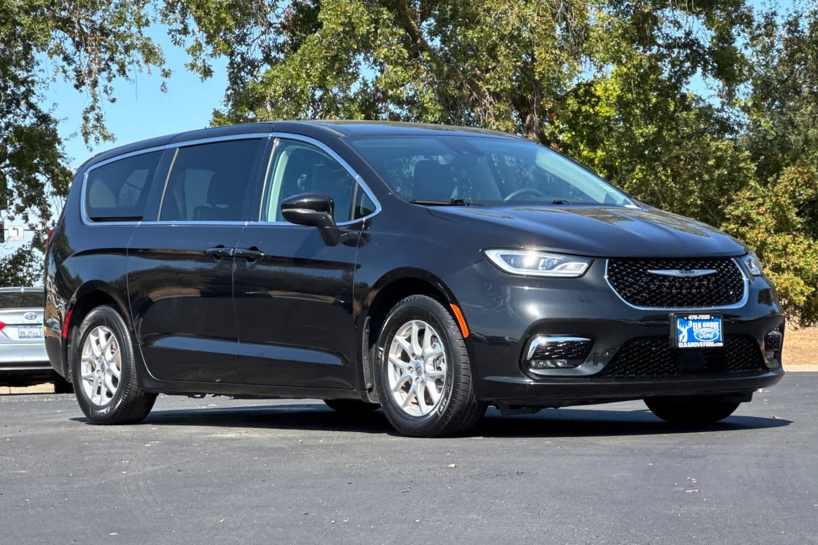 Used 2023 Chrysler Pacifica Touring-L FWD image 9