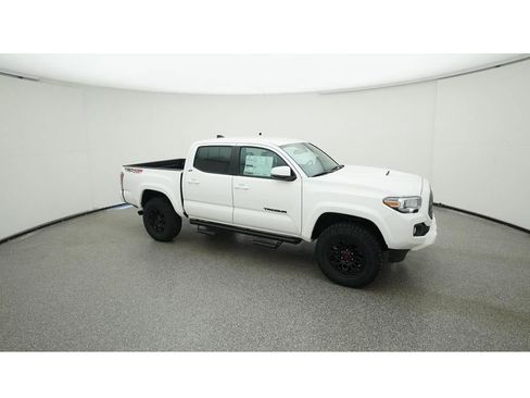 Used 2022 Toyota Tacoma TRD Sport w/ Technology Package AWD/4WD image 15