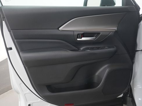 Used 2024 Toyota Grand Highlander XLE image 23