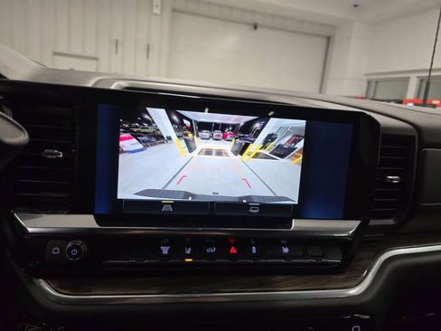 Used 2025 Chevrolet Silverado 2500 LT w/ Convenience Package image 28